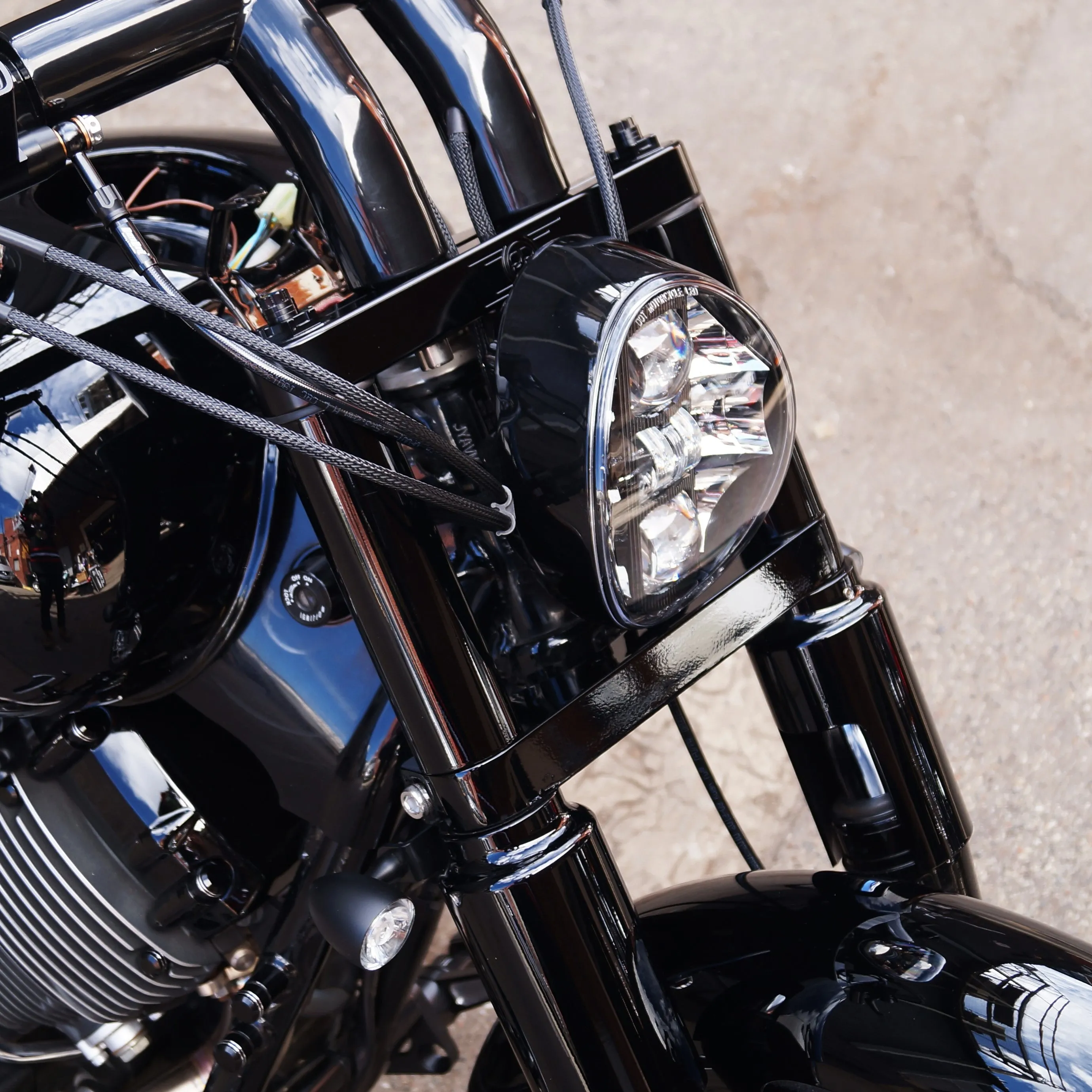 Yamaha XVS 650 V-Star Breakout headlight